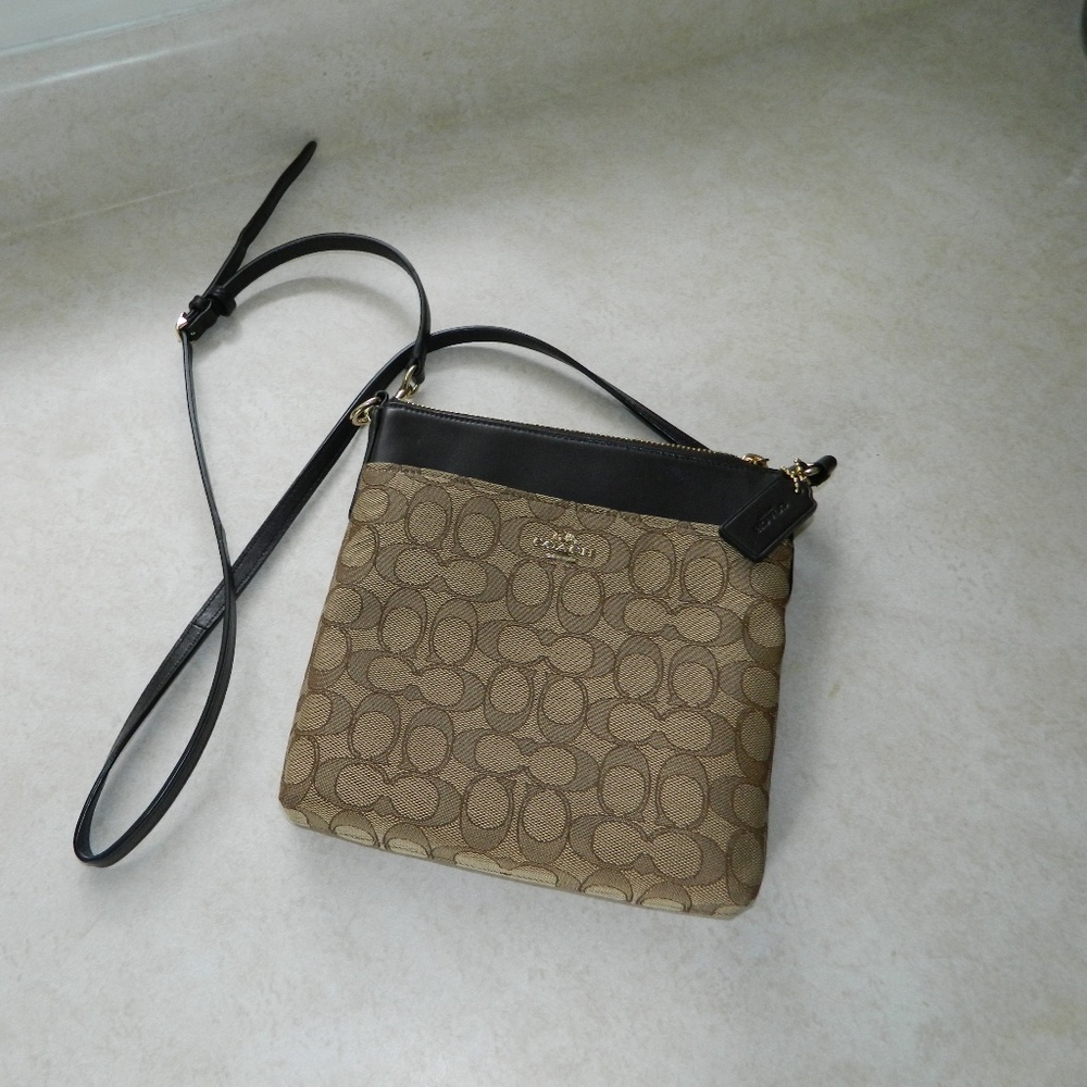 Coach Signature Crossbody Bag 52576